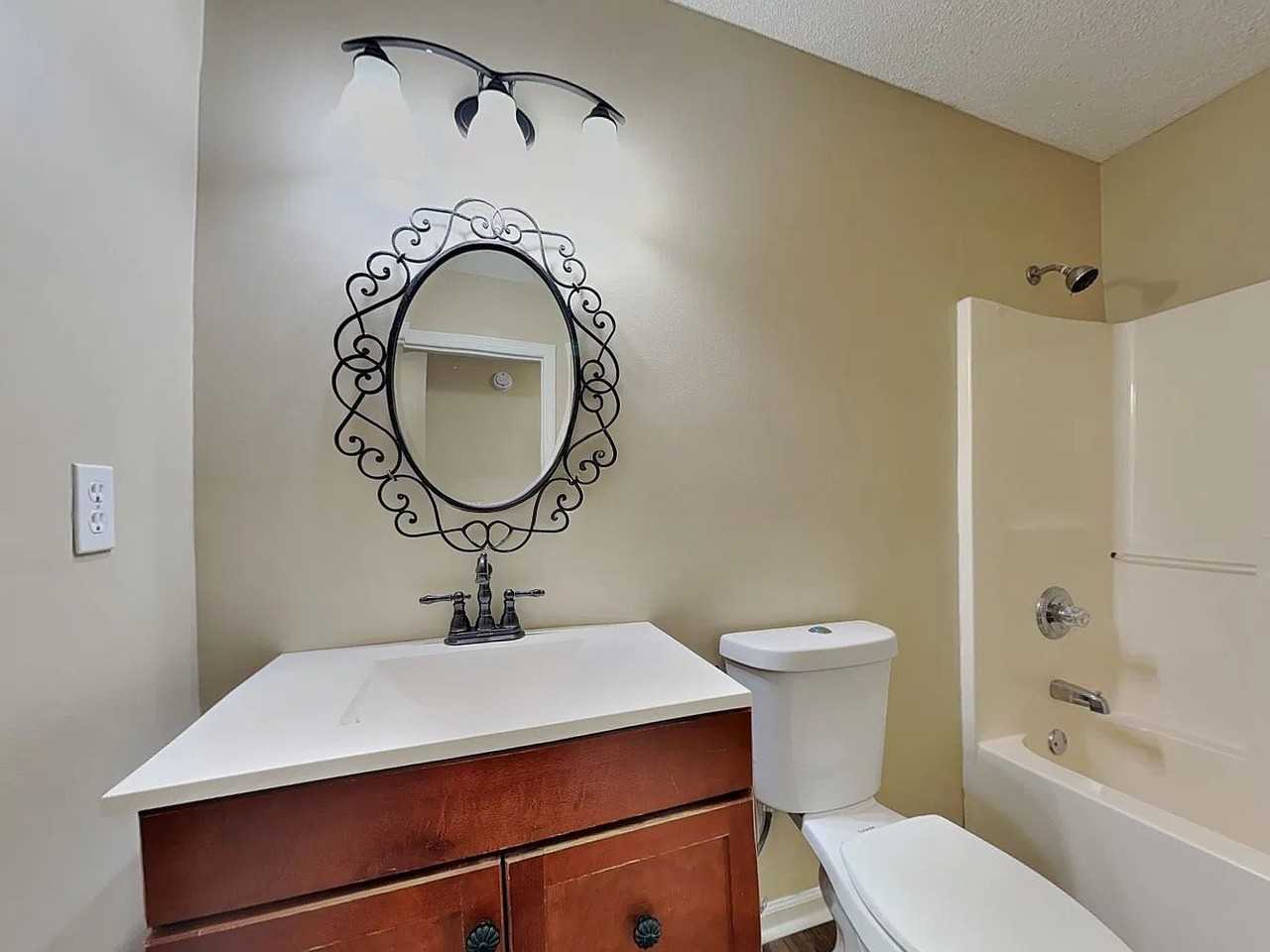 2309 Sir Edward Ln - Photo 2 of 10