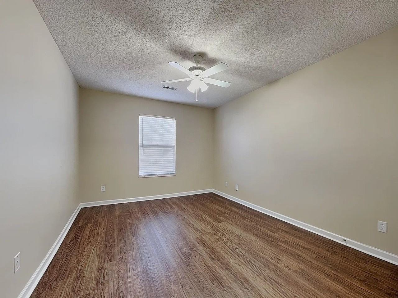 2309 Sir Edward Ln - Photo 4 of 10