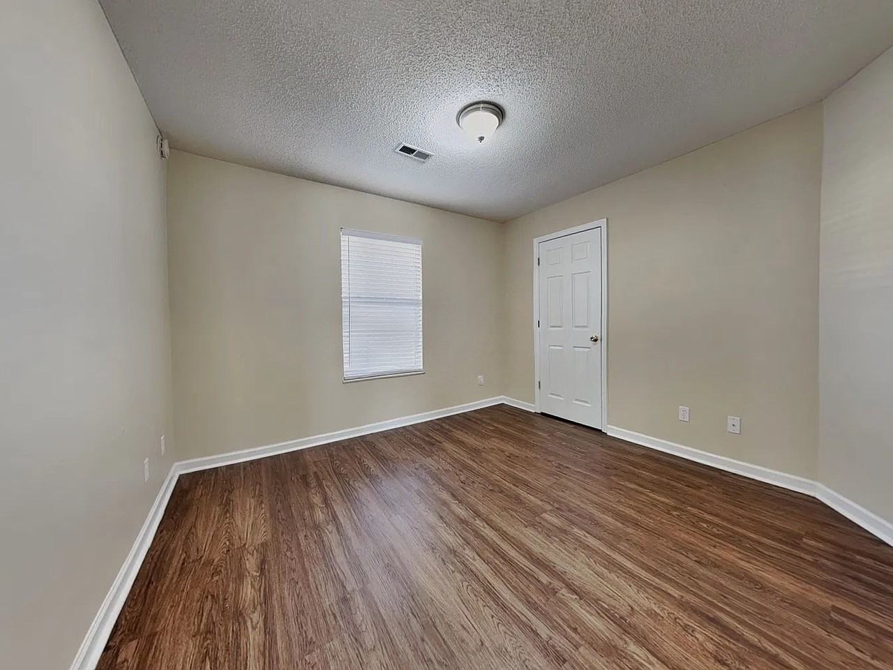 2309 Sir Edward Ln - Photo 6 of 10