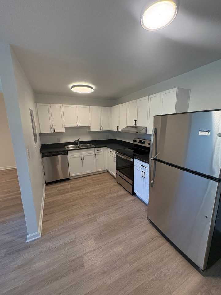 993 E Moorhead Cir #1B - Photo 2 of 10
