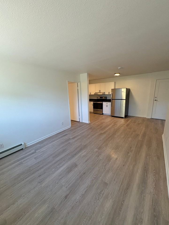993 E Moorhead Cir #1B - Photo 3 of 10