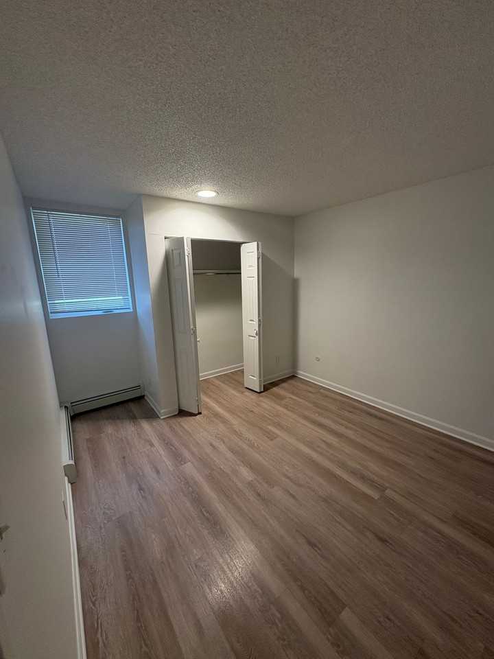 993 E Moorhead Cir #1B - Photo 5 of 10