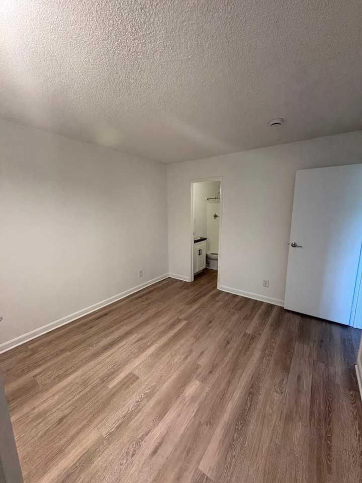 993 E Moorhead Cir #1B - Photo 6 of 10
