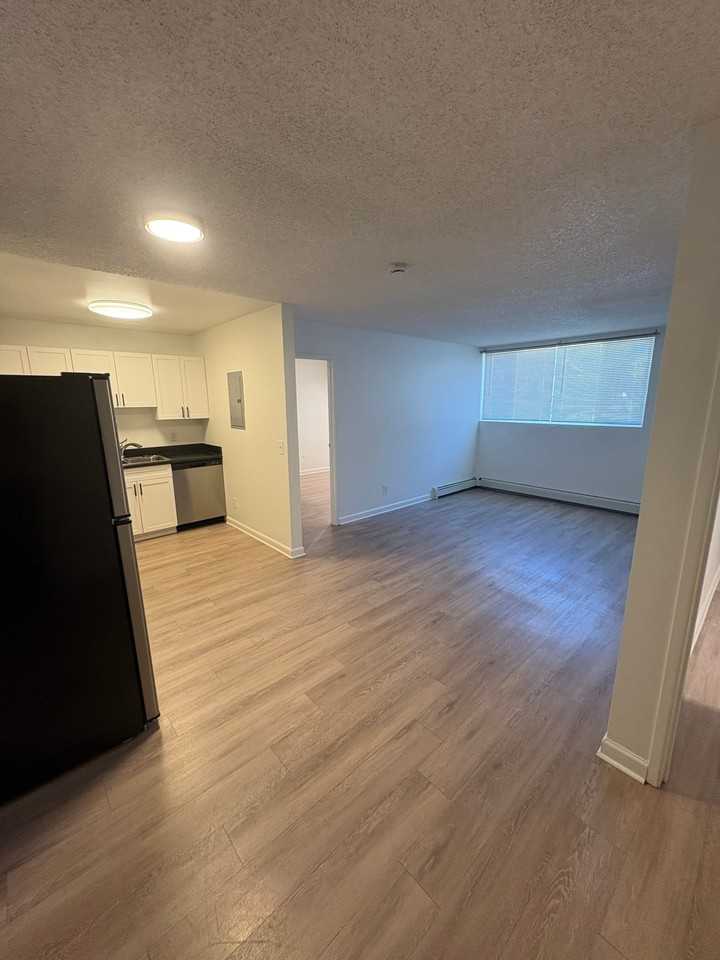 903 E Moorhead Cir #1C - Photo 2 of 10