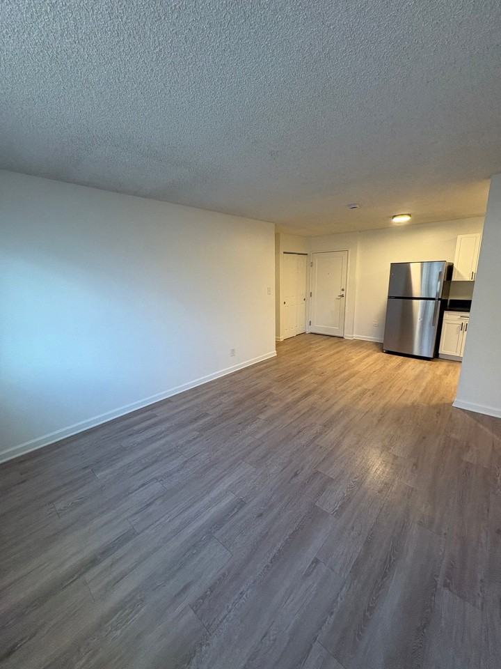 903 E Moorhead Cir #1C - Photo 4 of 10