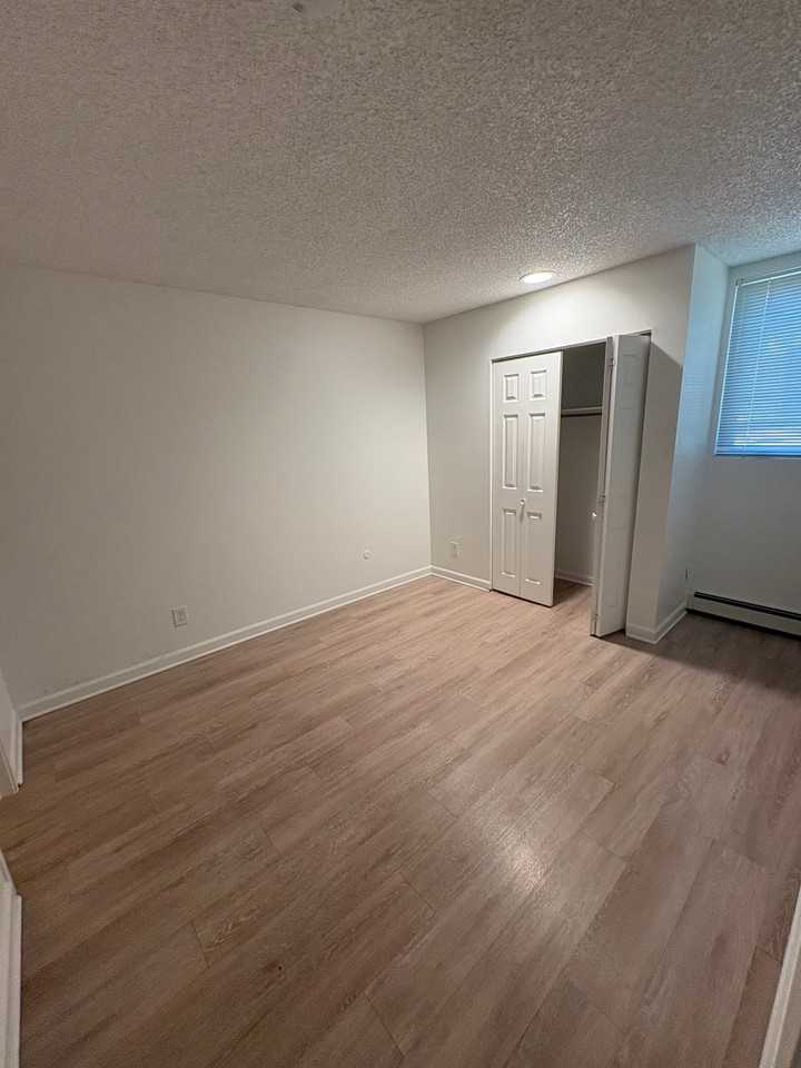 903 E Moorhead Cir #1C - Photo 5 of 10