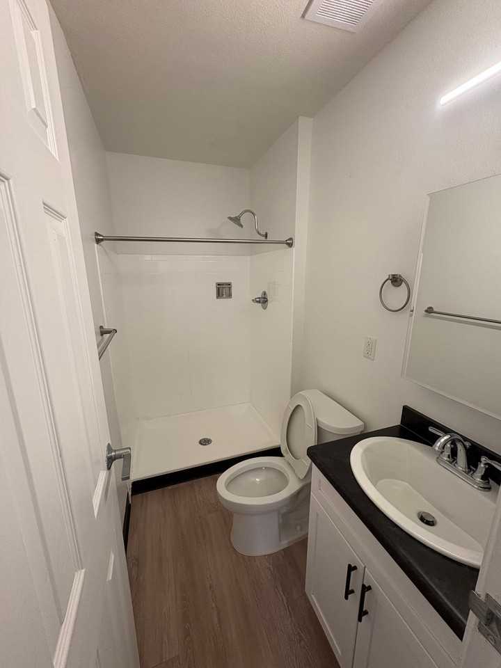 903 E Moorhead Cir #1C - Photo 7 of 10