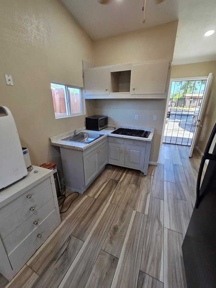2120 E Griffith Way - Photo 4 of 7