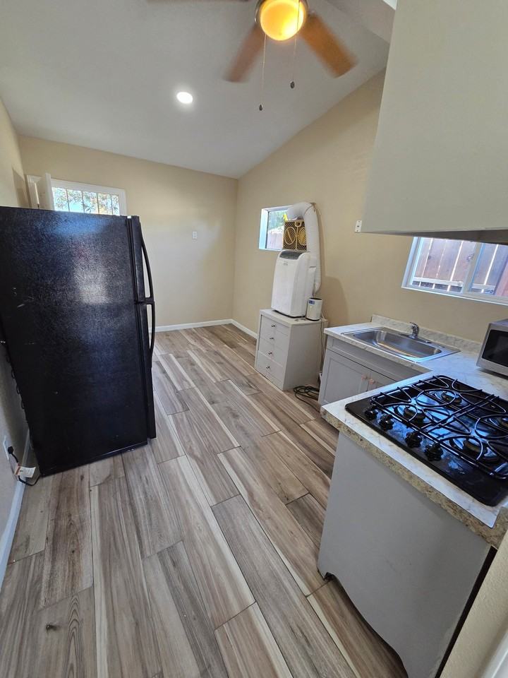 2120 E Griffith Way - Photo 5 of 7
