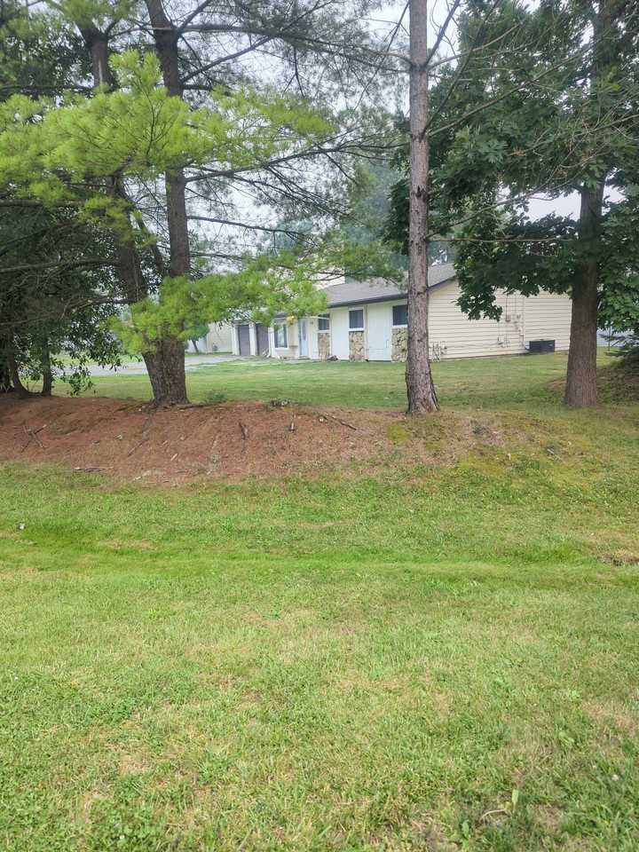 40 Robinhood Dr - Photo 2 of 20