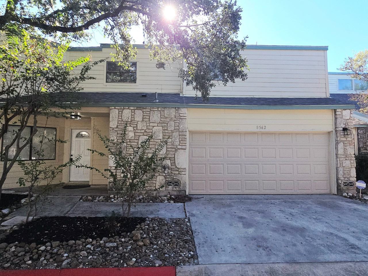 8562 Echo Creek Ln - Photo 2 of 20