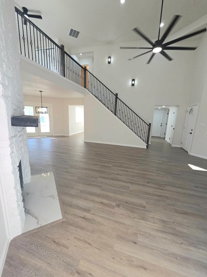 8562 Echo Creek Ln - Photo 3 of 20