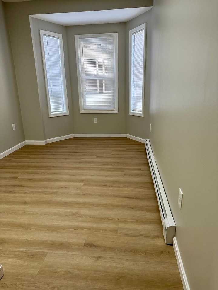 418 Laurel St #2 - Photo 2 of 4