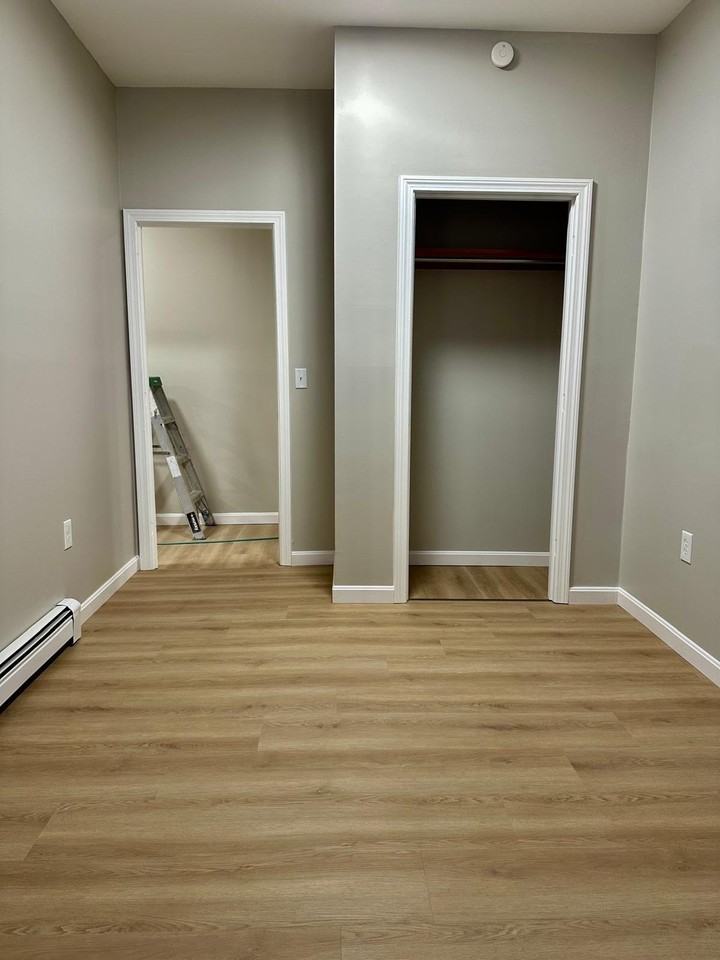 418 Laurel St #2 - Photo 3 of 4
