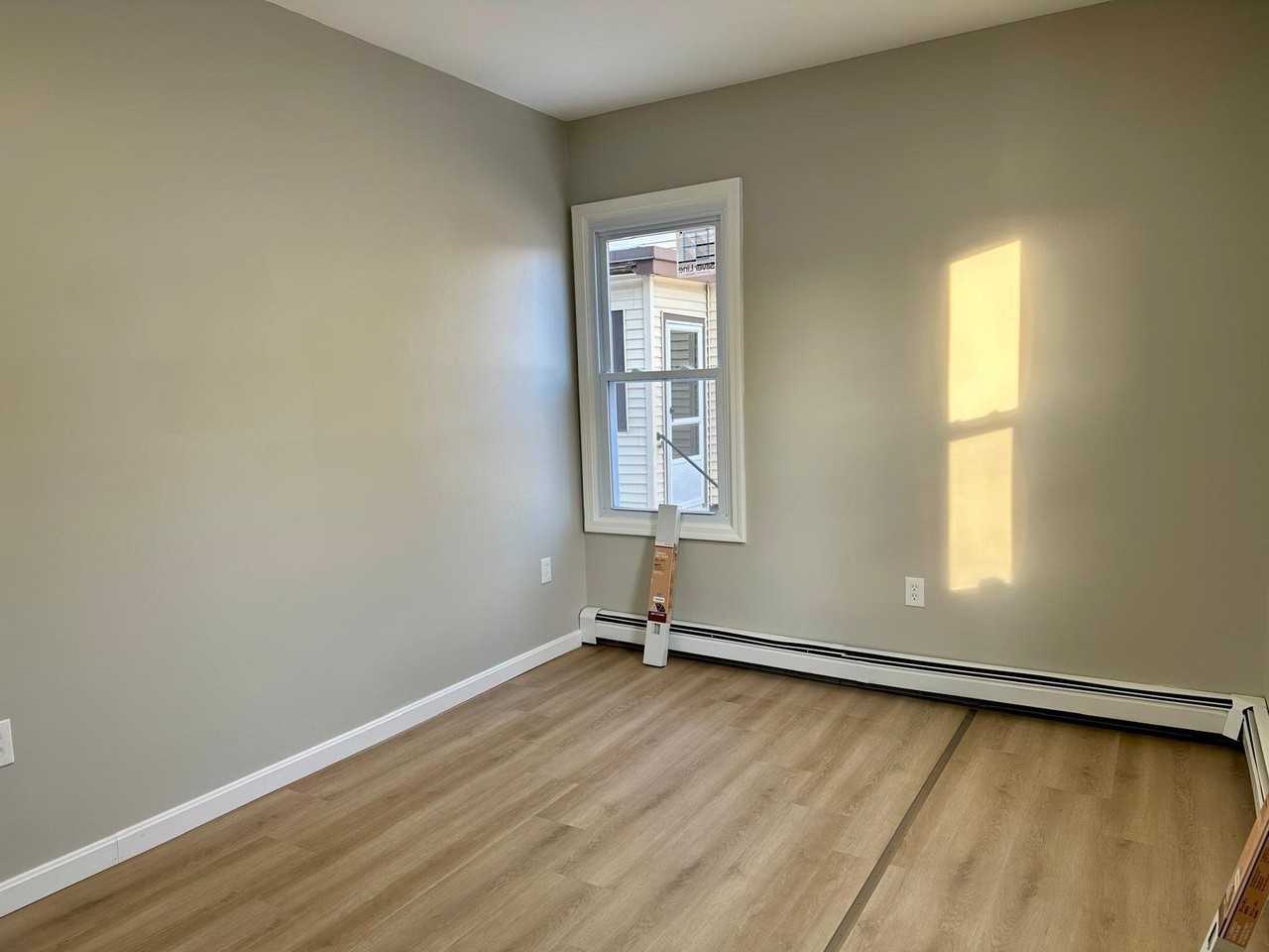 418 Laurel St #2 - Photo 4 of 4