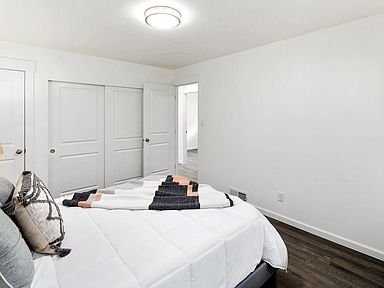 625 S 92nd St - Photo 3 of 14