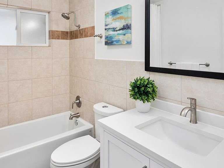625 S 92nd St - Photo 4 of 14