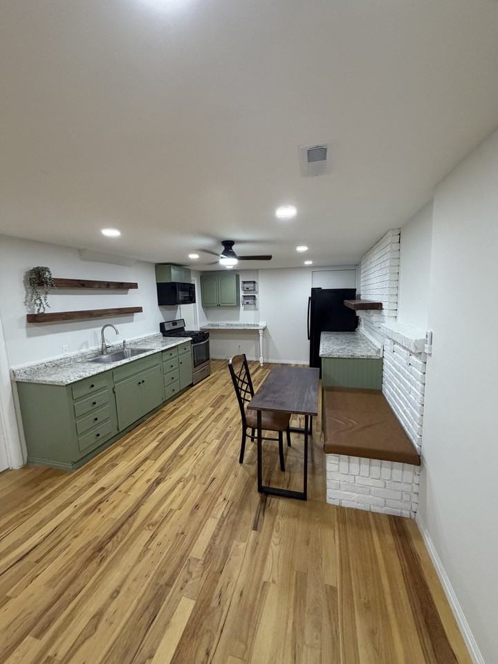 967 N St #1 - Photo 2 of 20