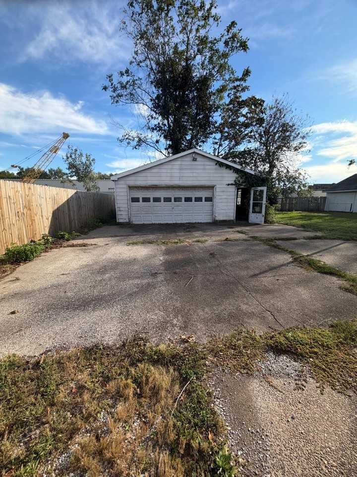 2063 E Columbia St - Photo 2 of 20