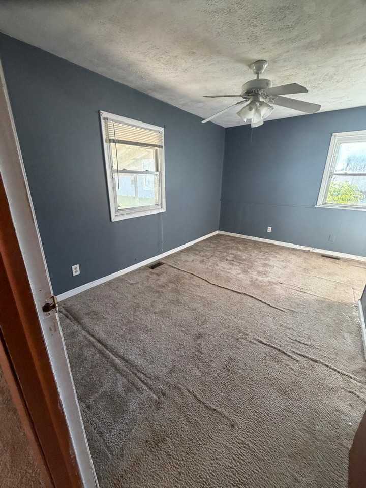 2063 E Columbia St - Photo 6 of 20