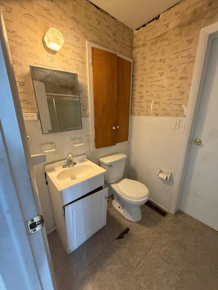 2063 E Columbia St - Photo 7 of 20