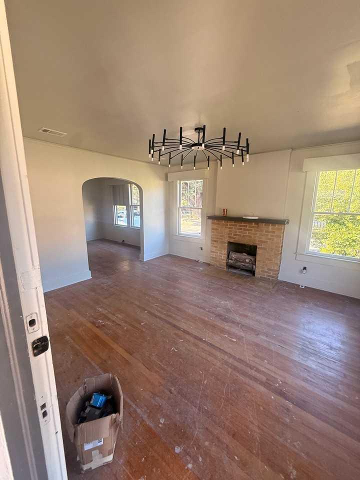 700 Cherokee St - Photo 4 of 13