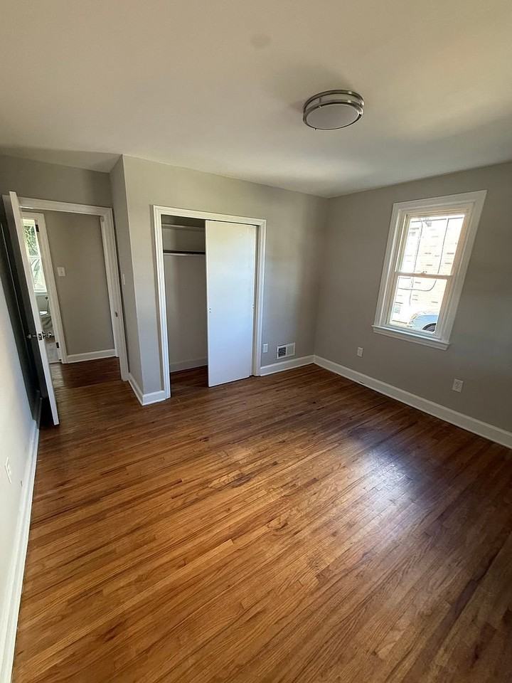 7 N Mary St - Photo 3 of 20