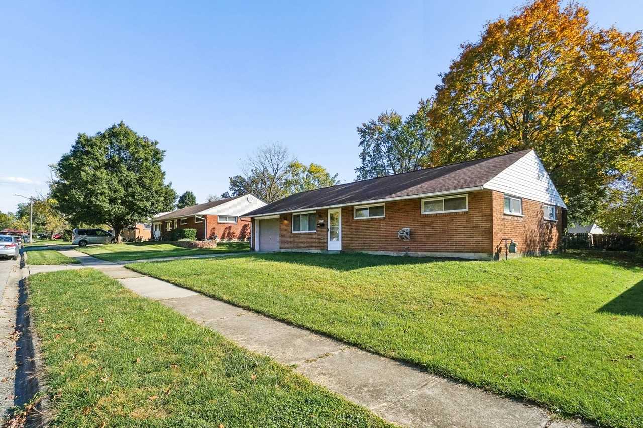 6295 Roselawn Ave - Photo 5 of 32