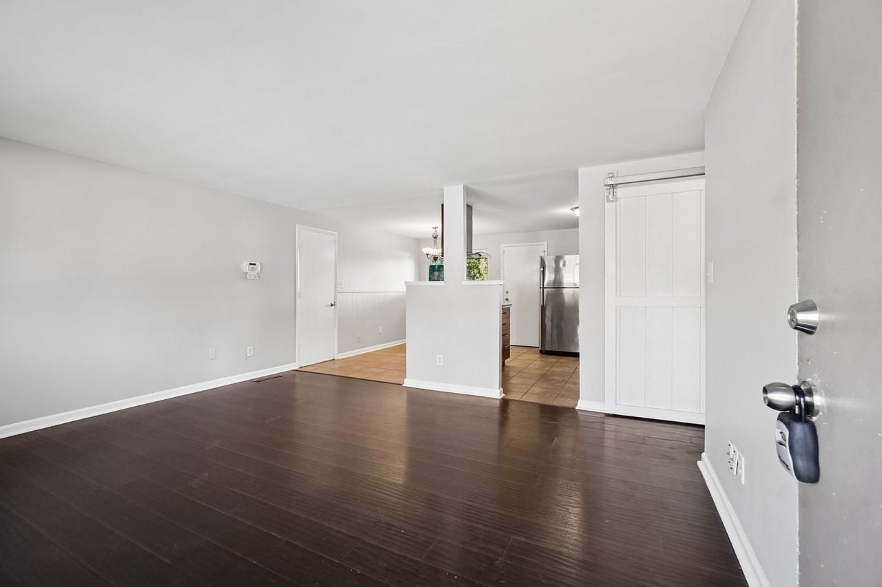 6295 Roselawn Ave - Photo 6 of 32
