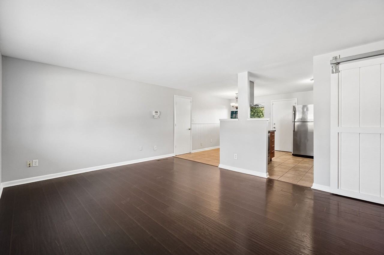 6295 Roselawn Ave - Photo 7 of 32