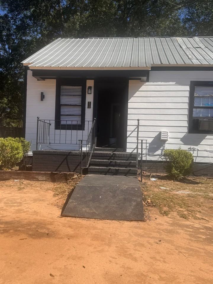 436 N Cleveland St - Photo 2 of 2