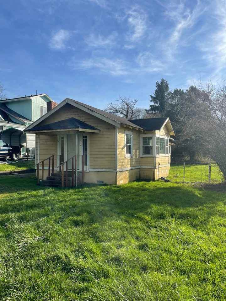 714 Dakota, South Bend, WA 98586 - 2 Bedroom Apartment for Rent | PadMapper