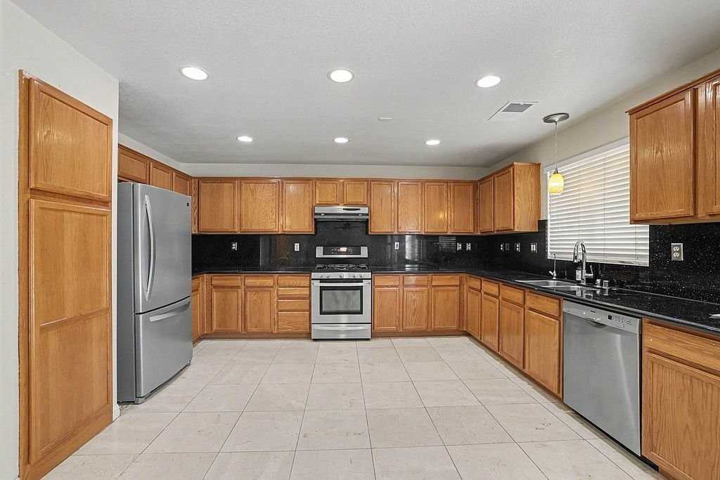 4561 Temblor Way - Photo 5 of 17