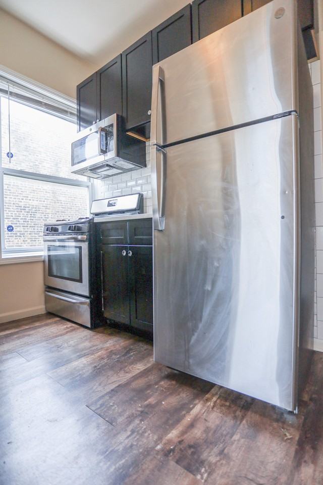1250 W Montrose Ave #4 - Photo 2 of 11