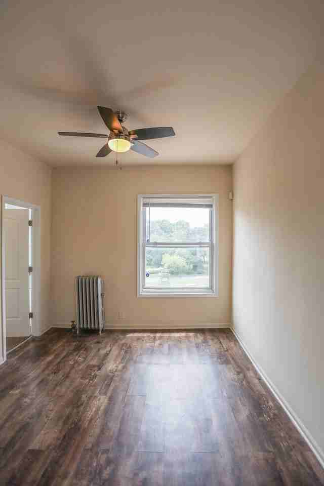 1250 W Montrose Ave #4 - Photo 4 of 11