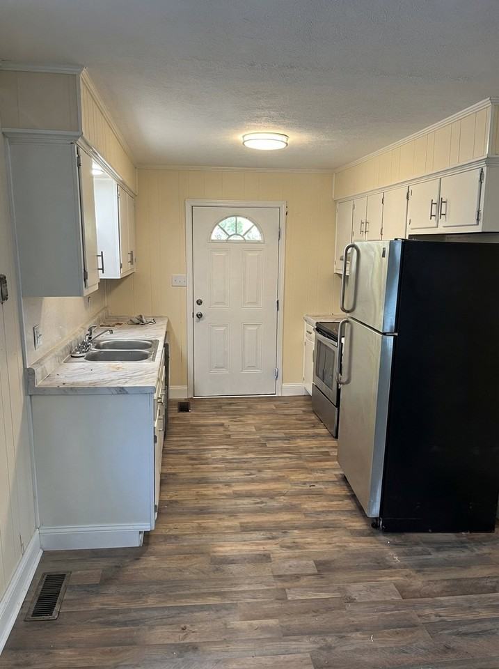 42 Lealand Ln #1 - Photo 2 of 8
