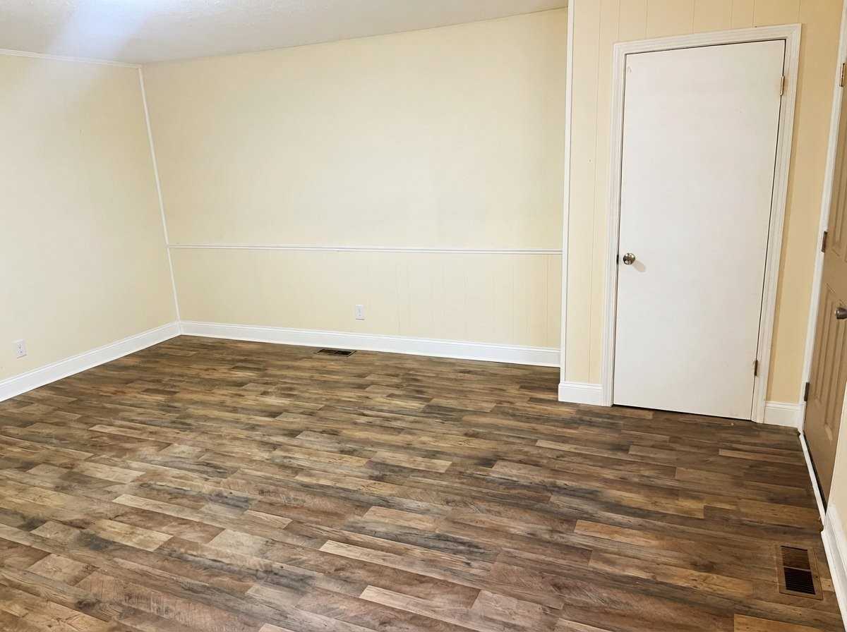 42 Lealand Ln #1 - Photo 3 of 8