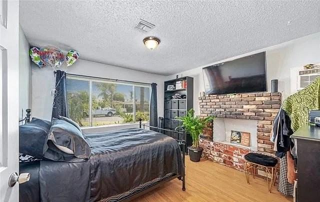 5537 N Gareloch Ave - Photo 5 of 8