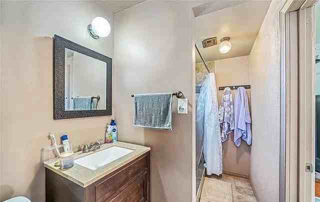 5537 N Gareloch Ave - Photo 6 of 8