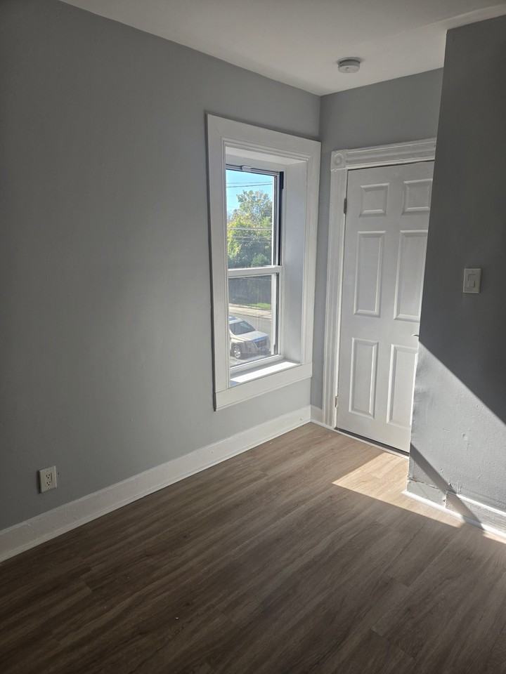 780 Hallett St #7 - Photo 4 of 7