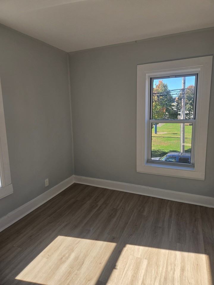 780 Hallett St #7 - Photo 5 of 7
