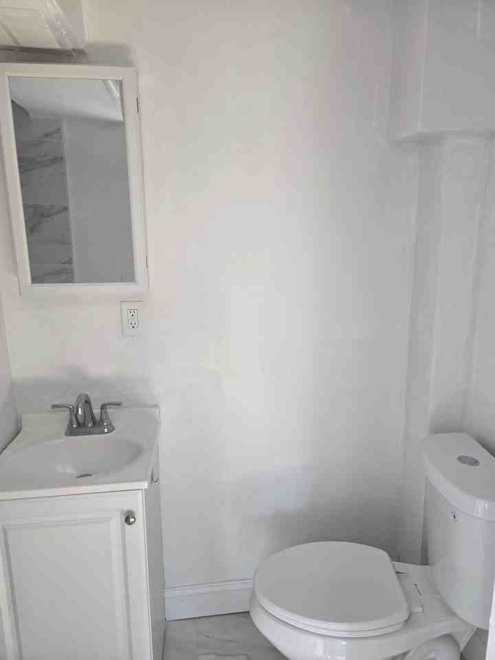 780 Hallett St #7 - Photo 6 of 7