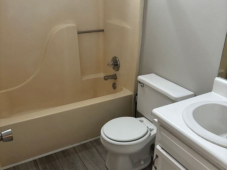 10300 Meadbrook Pl - Photo 7 of 12
