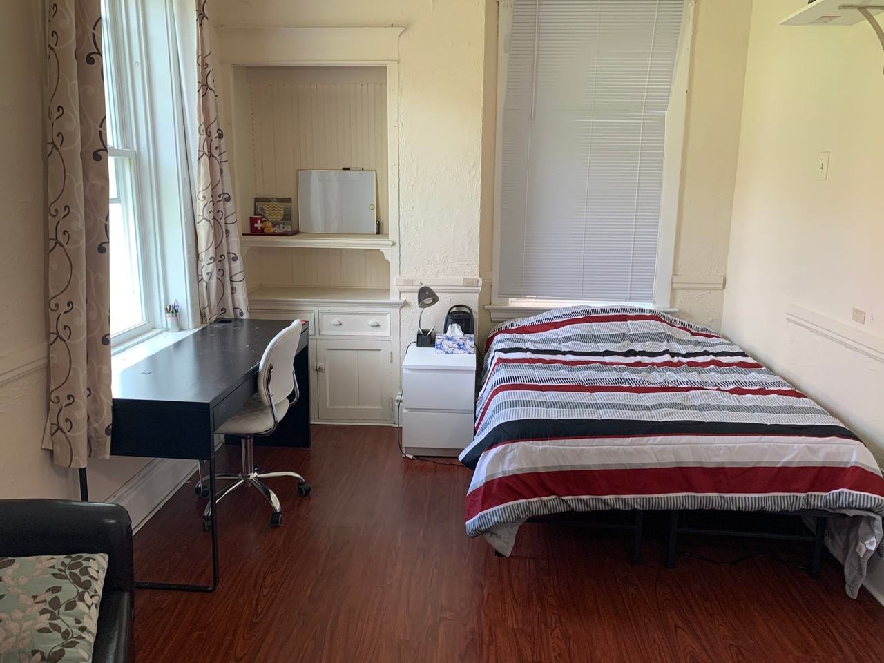 746 Broughton St #1B - Photo 3 of 9