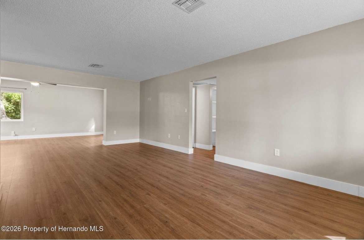 310 Longwood Dr - Photo 3 of 20