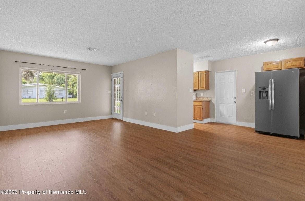 310 Longwood Dr - Photo 4 of 20