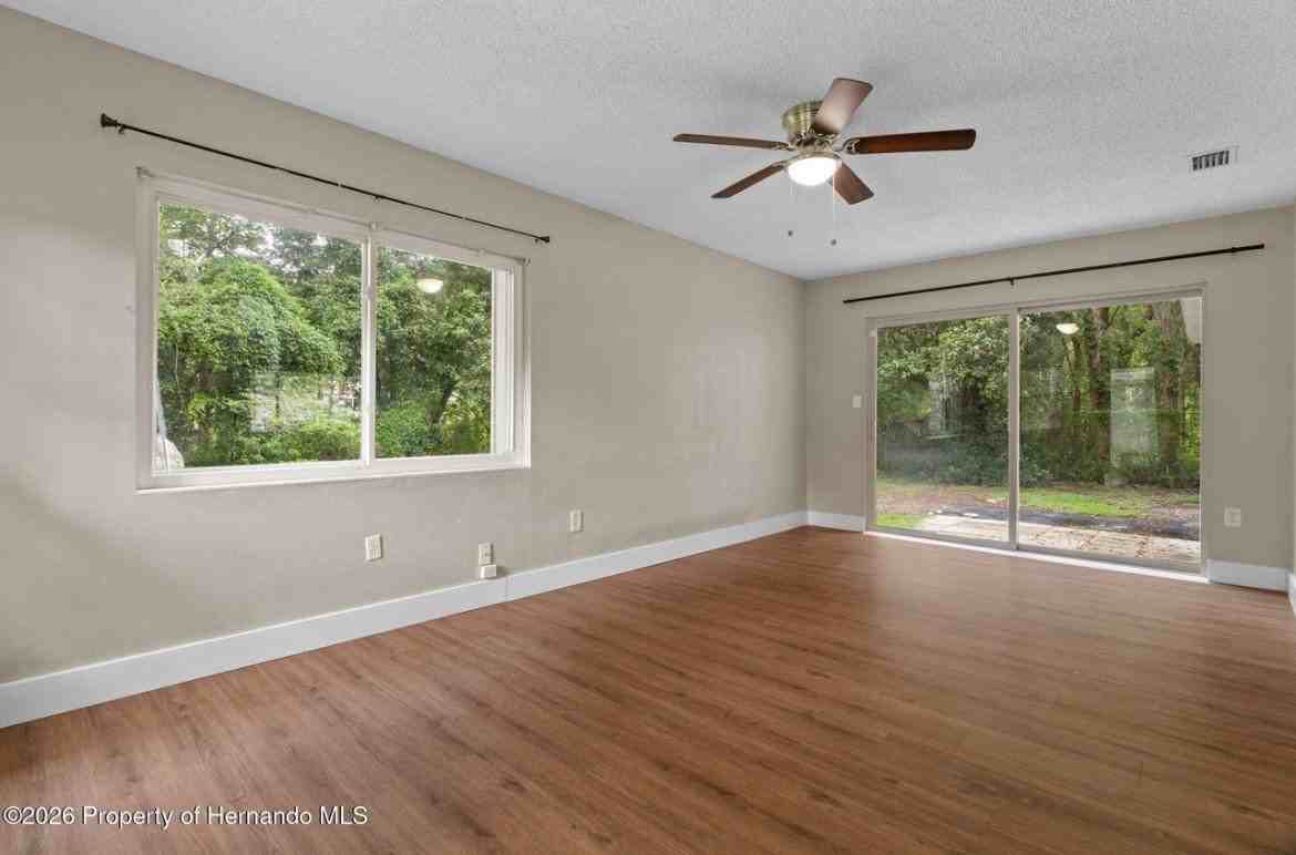 310 Longwood Dr - Photo 5 of 20