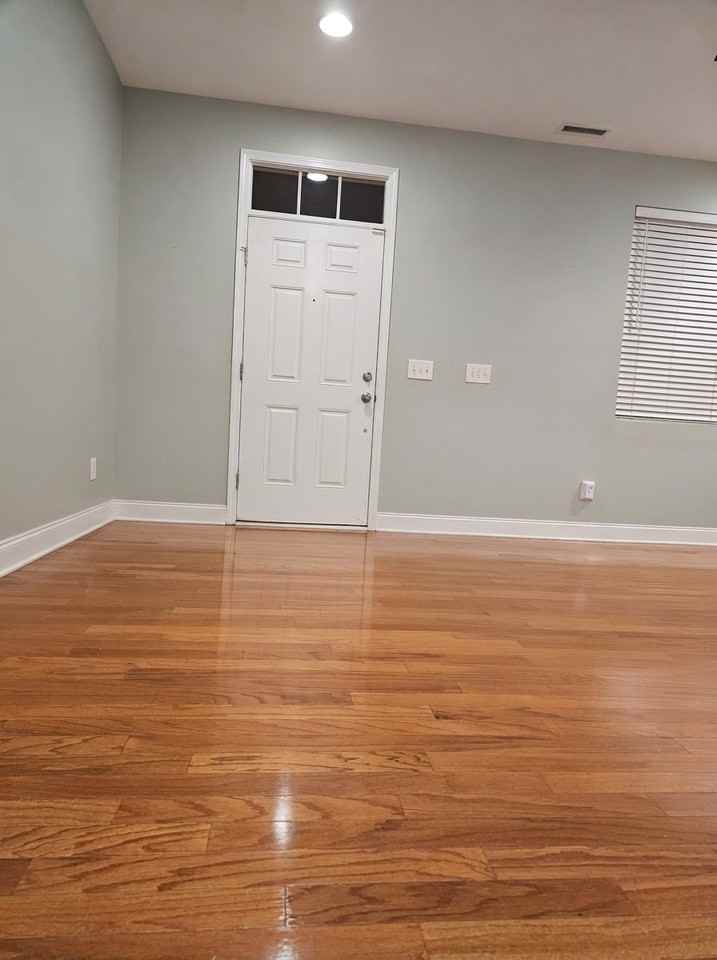 107 Deer Isle Ct - Photo 2 of 20
