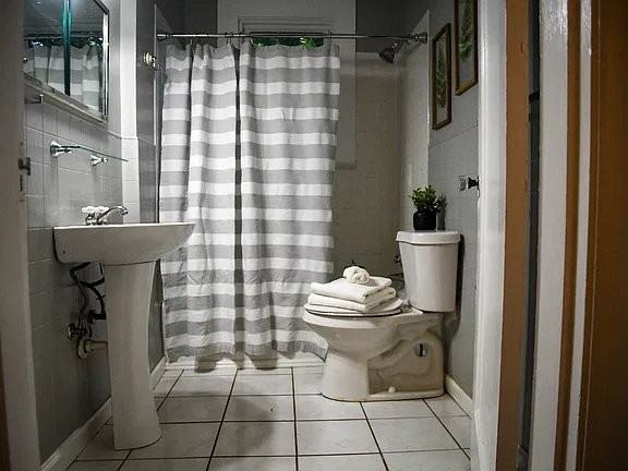 1104 Englewood Ave - Photo 3 of 5