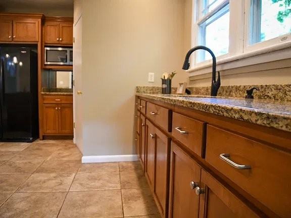 1104 Englewood Ave - Photo 4 of 5